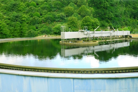 Norma ISO 46001:2019 – System zarządzania efektywnością wodną daje narzędzia do racjonalnego i systematycznego ograniczania zużycia wody.